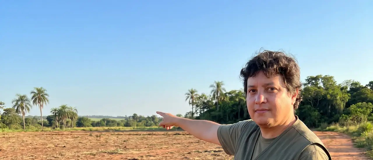 Tasador recorriendo un campo en el Gran Asunción